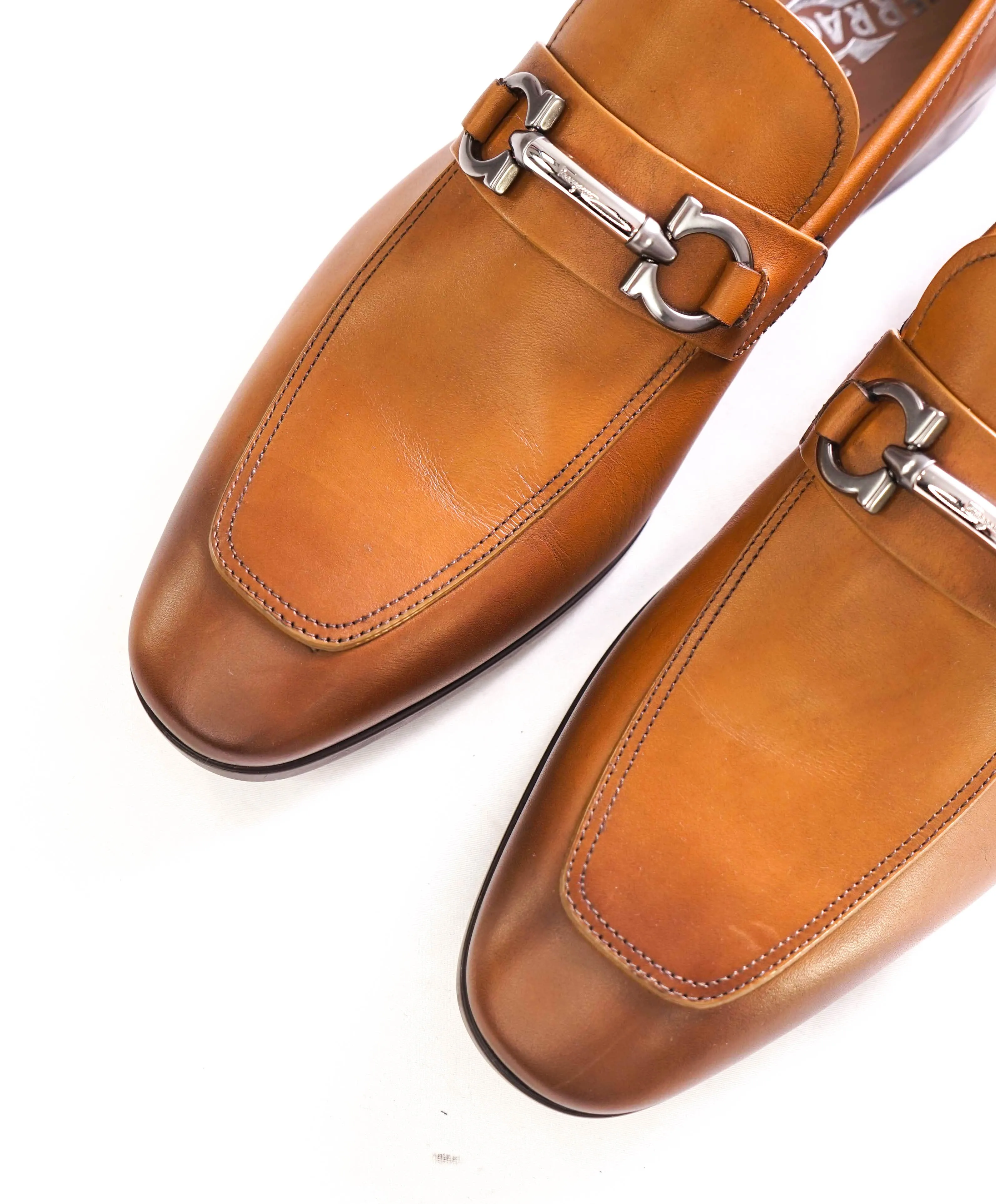 $850 SALVATORE FERRAGAMO - "BENFORD" Black Logo Bit Front Loafer - 9.5 E US