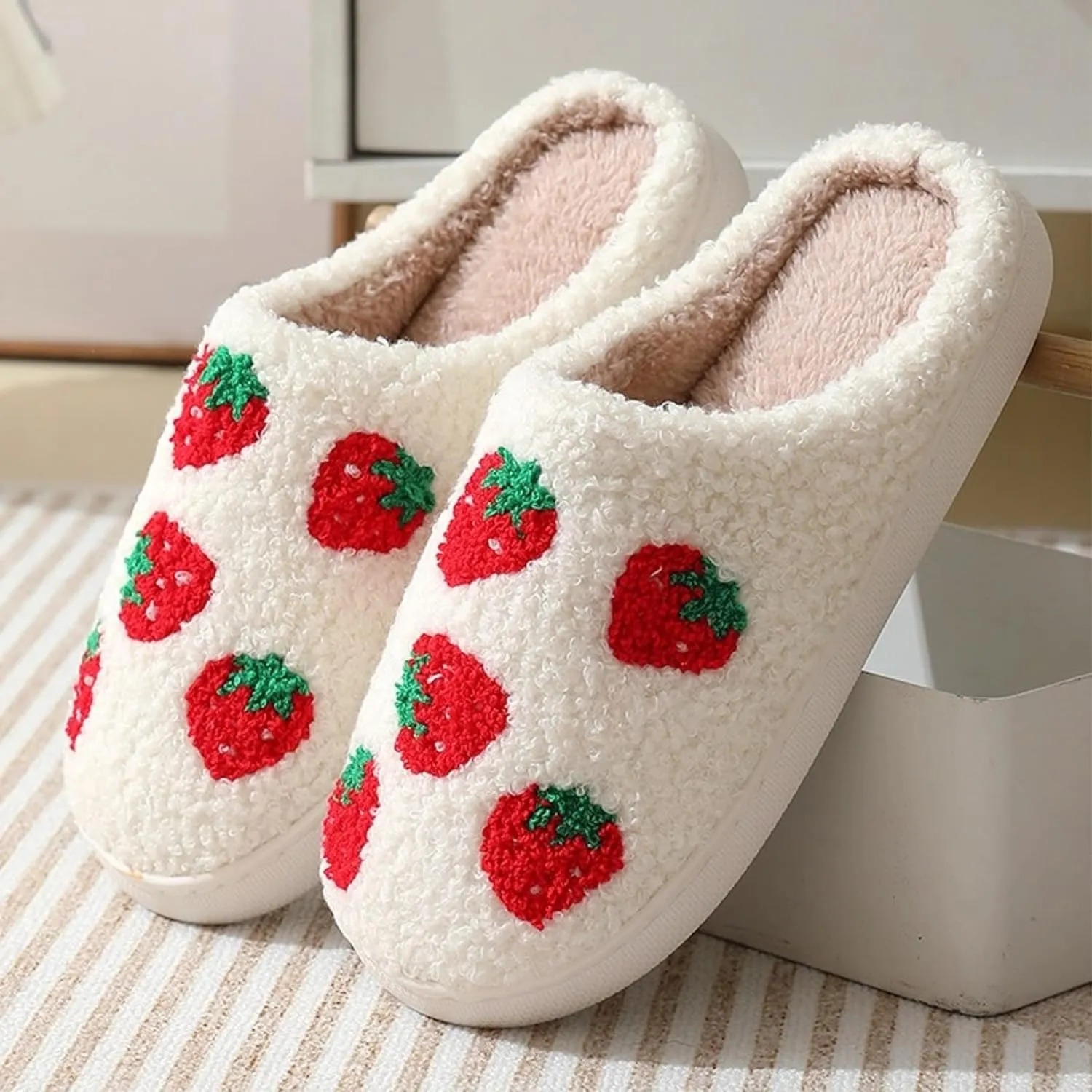 Strawberry Slippers for Women Men Indoor Comfy Cute Couple Plush Warm Home Slippers Slides Winter Cozy Soft Non Slip House Bedroom Outdoor Shoes Slip On Fuzzy Slippers